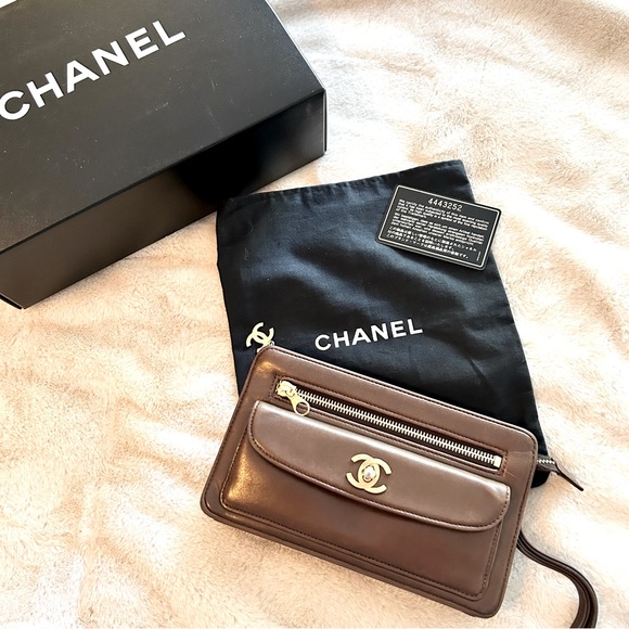 Chanel Smooth Lambskin Clutch Bag - Picture 3 of 12